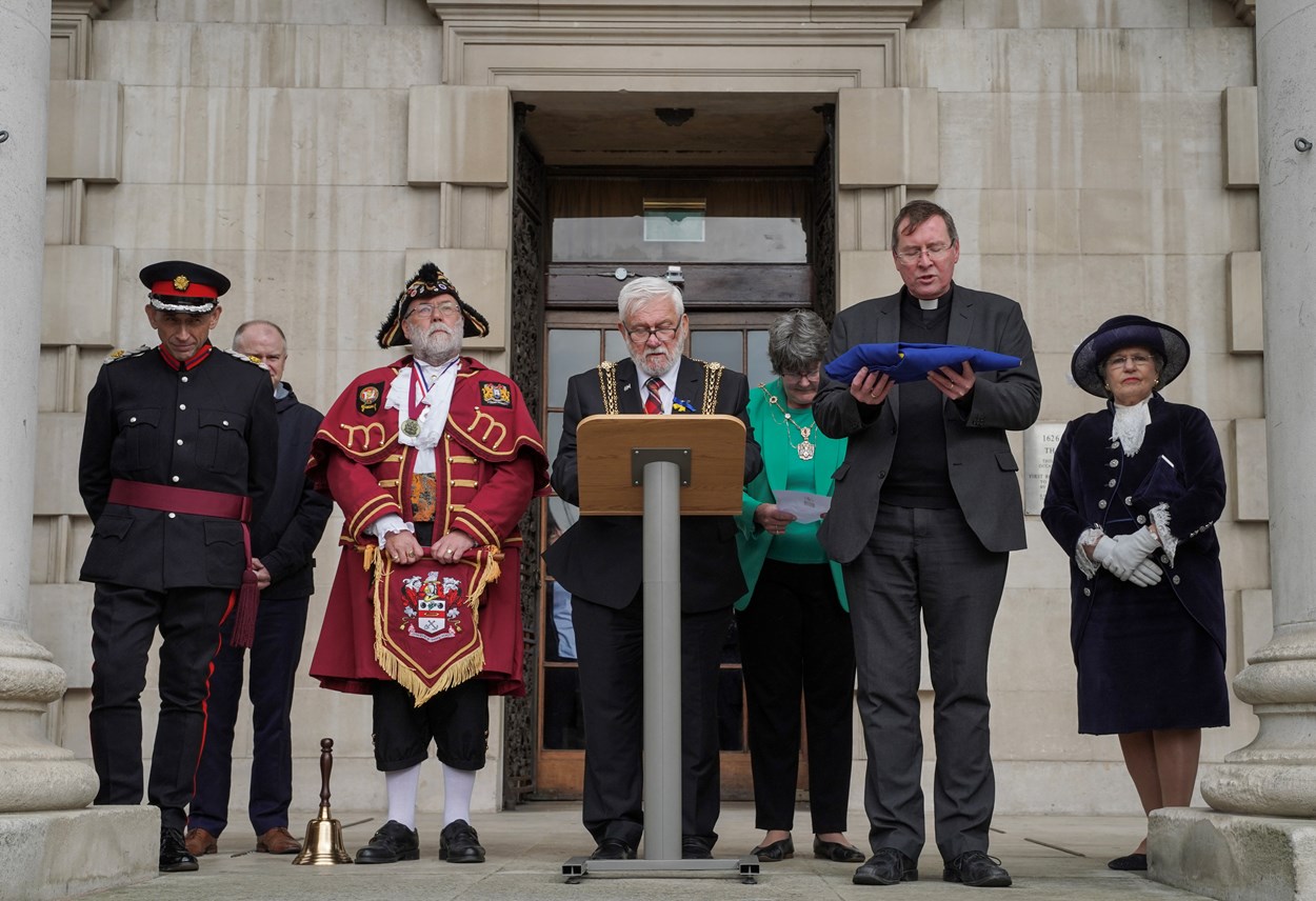 Canon Paul Maybury blessing the Commonwealth Flag of Peace