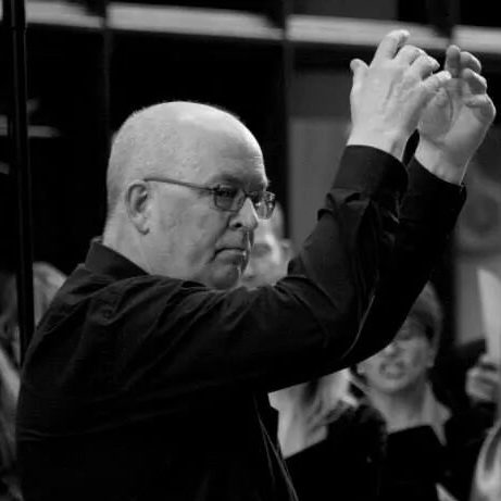 Image of Dr SImon Lindley conducting